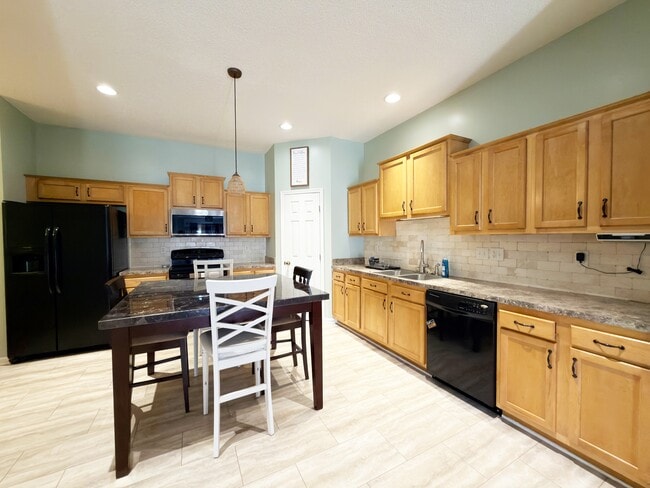 Foto del edificio - 8663 Julia Marie Cir