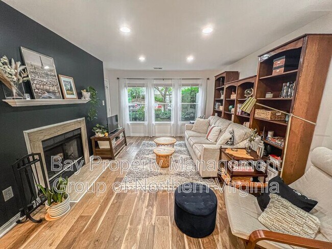 Building Photo - 7714 Lafayette Forest Dr