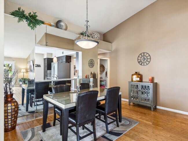 Building Photo - 651 Vista Lago Cir N