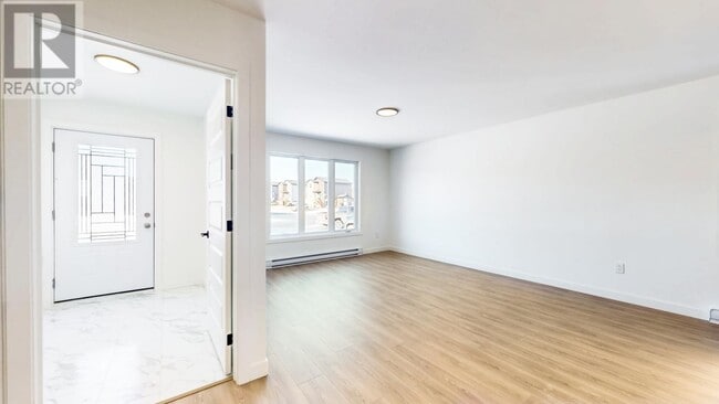 Photo du bâtiment - 250 Ladysmith Dr