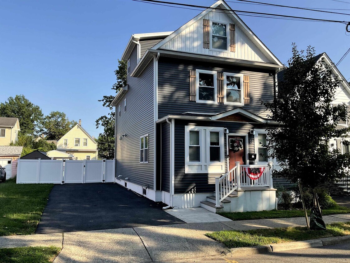 31 Grove St, Rutherford, NJ 07070 Condo for Rent in Rutherford, NJ