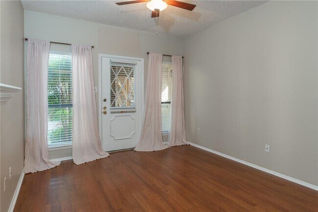 Foto del edificio - 806 W 24th St