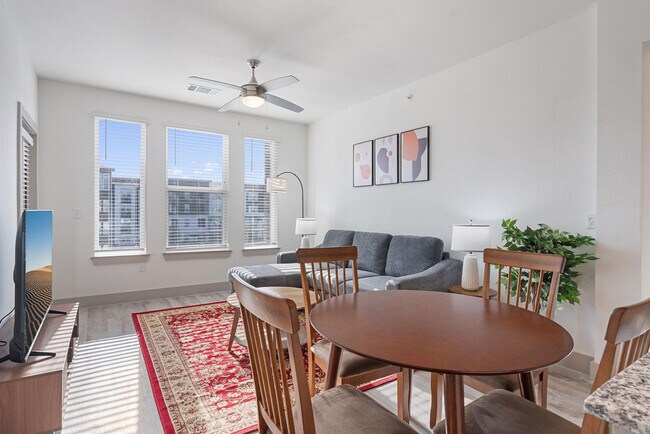 Foto del edificio - 12100 1/2 Ferrystone Glen Drive-SI ID1343248P