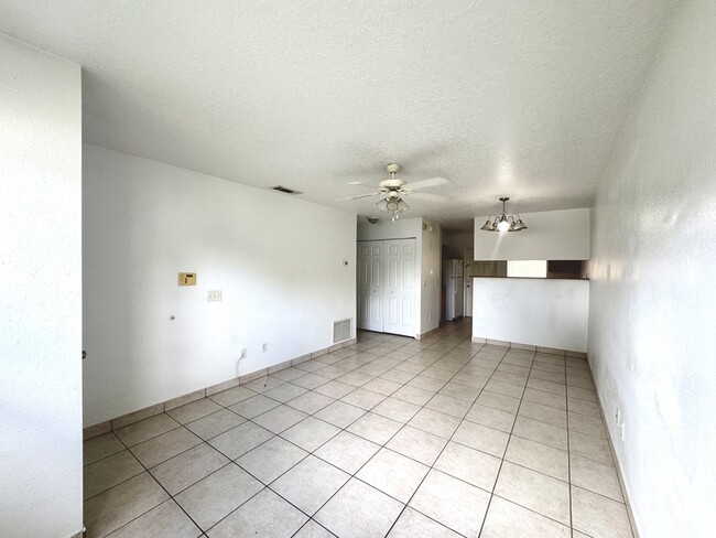 Foto del edificio - 212 E Cypress St