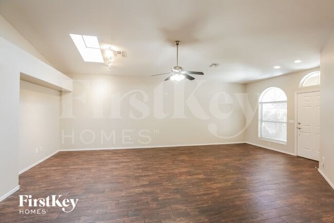 Building Photo - 15207 N 28th Pl