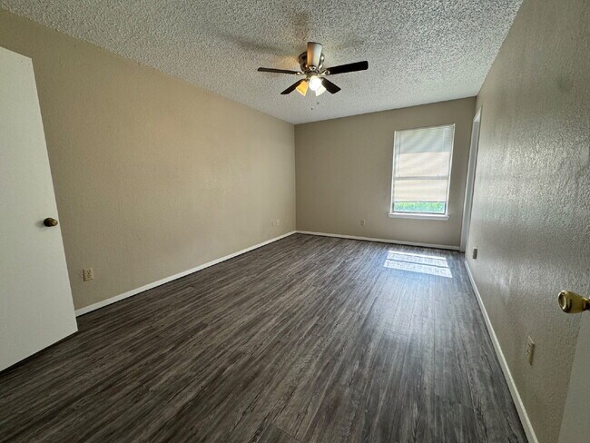 Foto del edificio - Charming 3-Bed, 2-Bath Home with 1,272 Sq ...