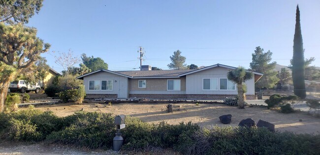 Building Photo - 56599 Carlyle Dr