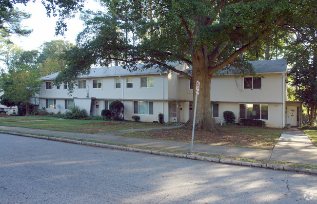 Foto del edificio - Emory Woods Apartments