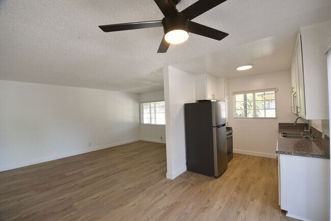 Foto del edificio - 5734 Hazeltine Ave