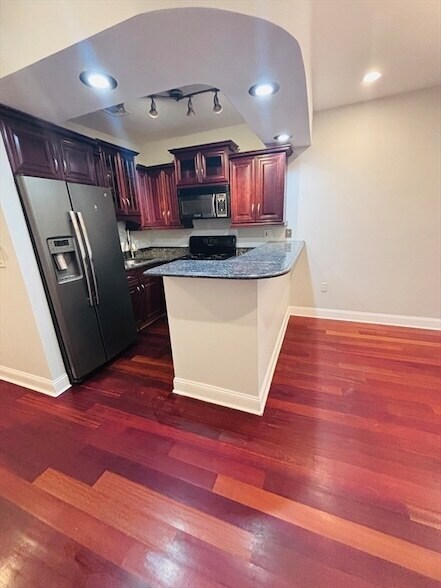 Foto del edificio - 106 E Brookline St
