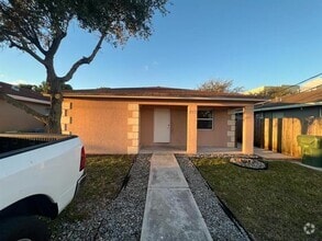 Building Photo - 319 NE 35th Ct