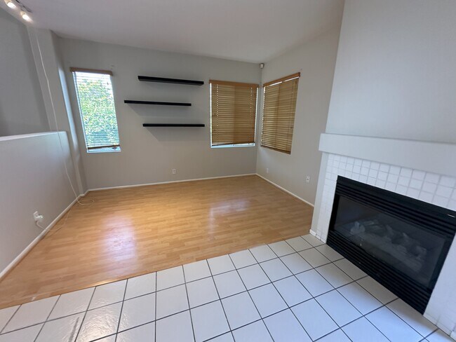 Foto del edificio - 237 Spurwood Ln