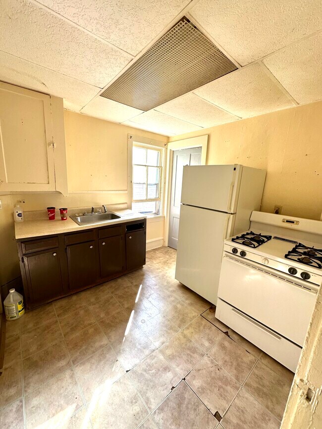 Building Photo - 242 McKinley Ave