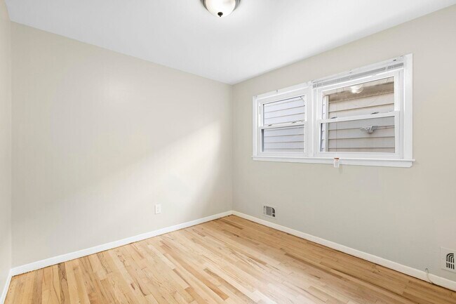 Building Photo - 14 Olean Ave