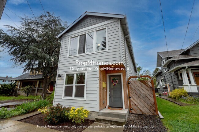 Foto del edificio - Beautiful Three Bedroom Home In The Lents Neighborhood! DEPOSIT SPECIAL