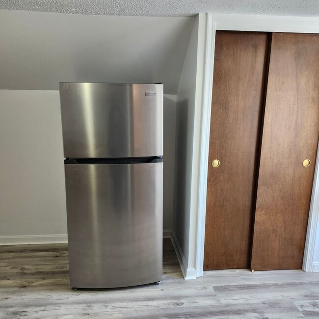 Building Photo - 23 Brook St