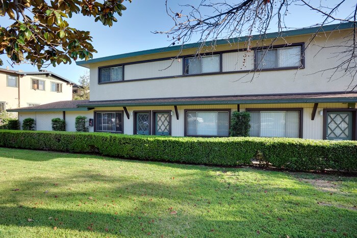 Primary Photo - 120 Esperanza Ave