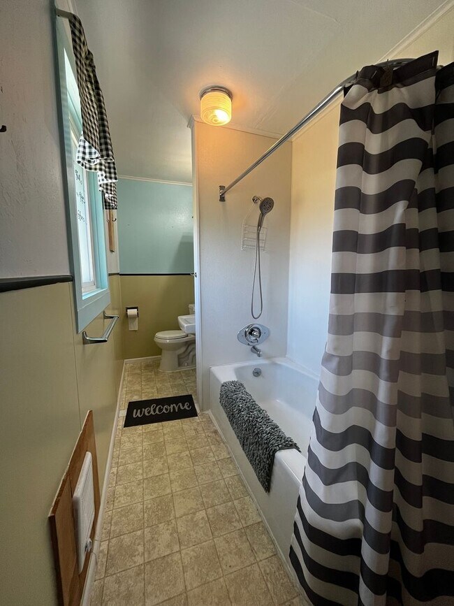 Foto del edificio - Furnished 1 bed 1 bath house located
