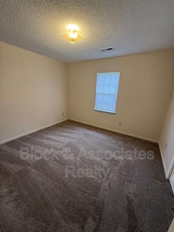 Foto del edificio - 402 Southway Rd