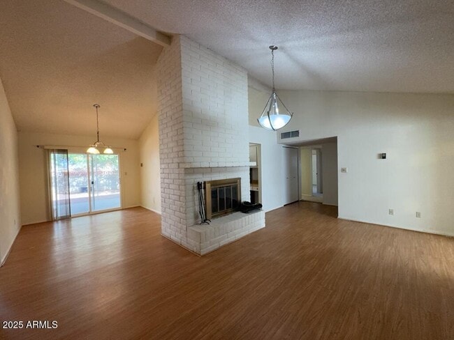 Foto del edificio - 433 Meadows Dr