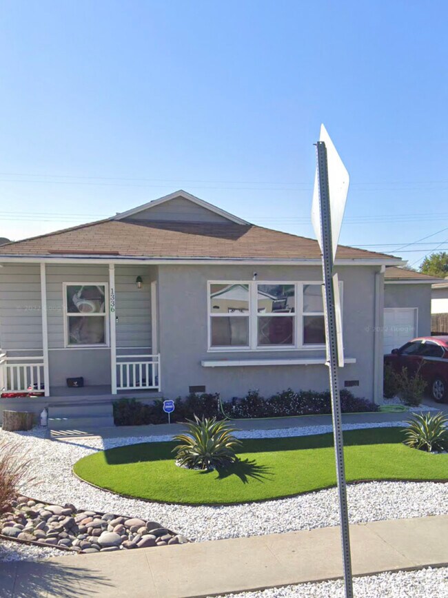 Building Photo - 1336 W Brazil St
