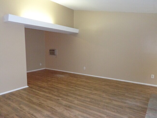 Building Photo - 355 Allen Dr