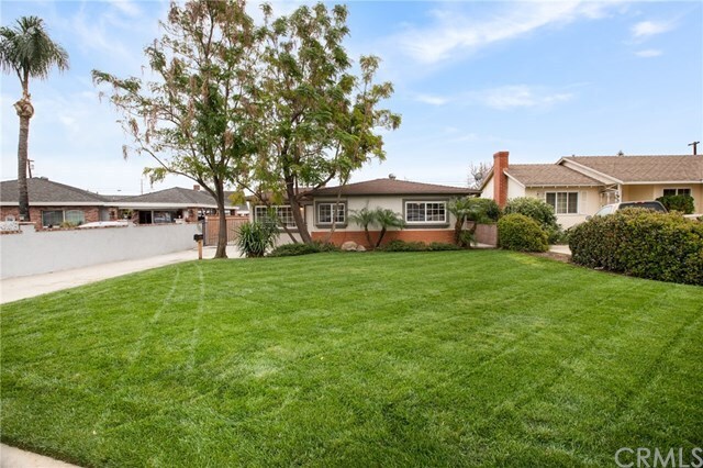 Building Photo - 636 E La Deney Dr