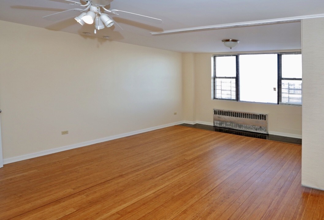 Foto principal - 88-06 Parsons Blvd