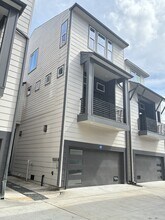 Building Photo - 1535 W 24th St