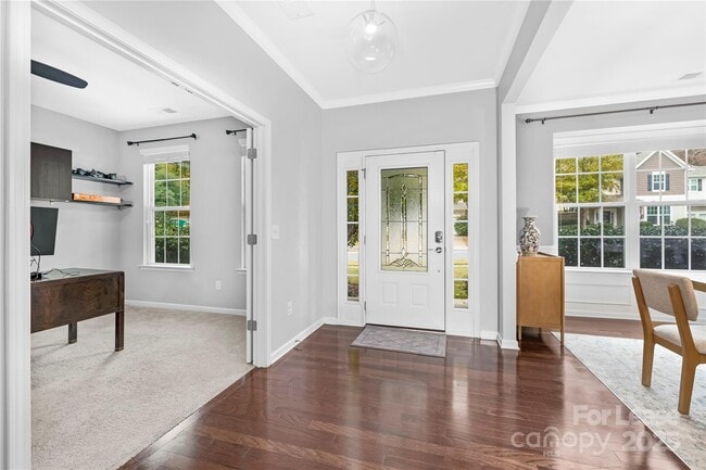 Foto del edificio - 5829 Dinsmore Ln