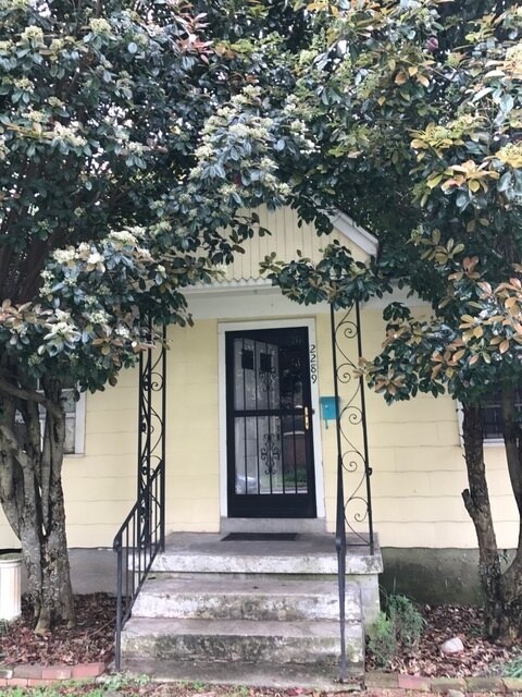 Entrada principal - 2289 Monroe Ave