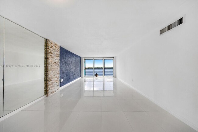 Building Photo - 1175 NE Miami Gardens Dr