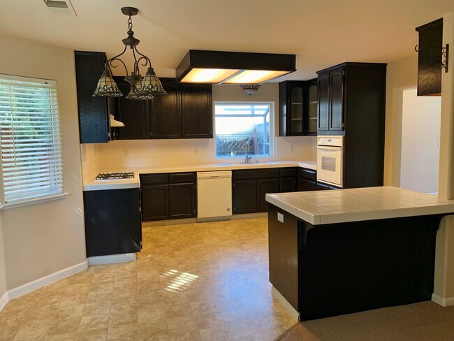 Building Photo - 1601 Bella Vista Dr