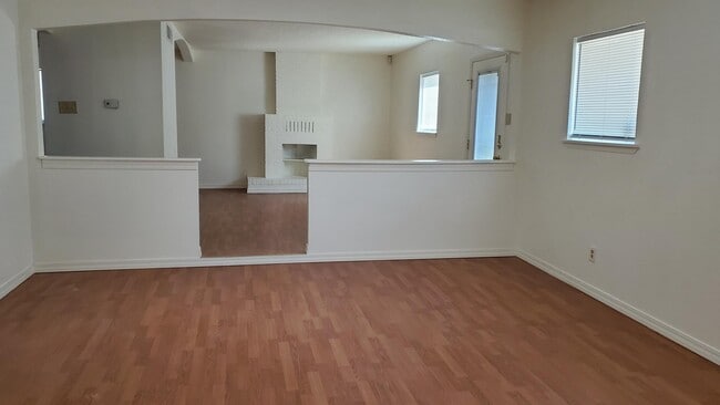 Building Photo - 4737 Tropicana Ave