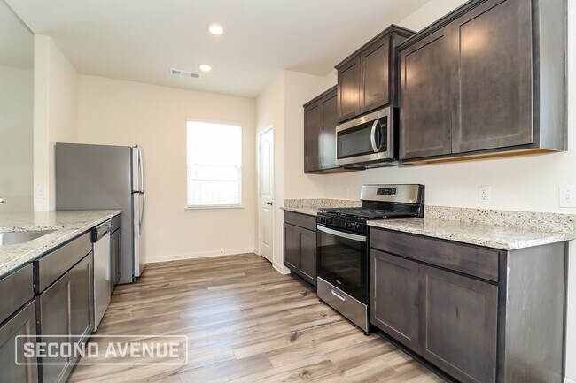 Foto del edificio - 1329 Woodwinds Dr