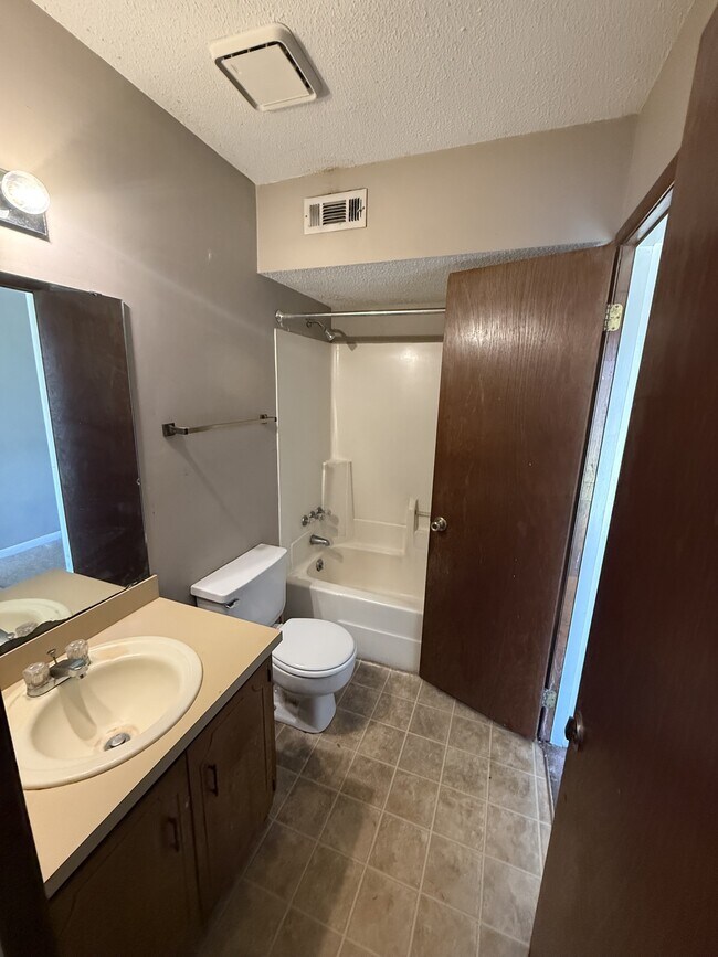 Foto del edificio - 80 Fannie Morris Dr