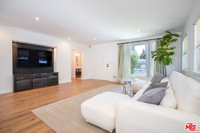 Foto del edificio - 3762 Barry Ave