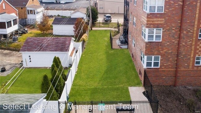 Building Photo - 5816-5828 Lindenwood Ave
