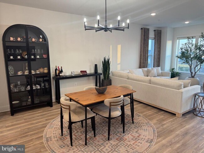 Building Photo - 14305 Dowitcher Wy