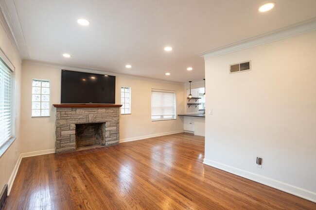 Building Photo - 5011 McCausland Ave