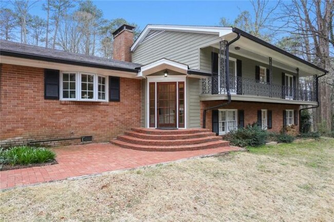 Foto del edificio - 4 bedroom in Sandy Springs GA 30342