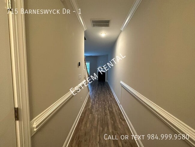 Foto del edificio - 715 Barneswyck Dr