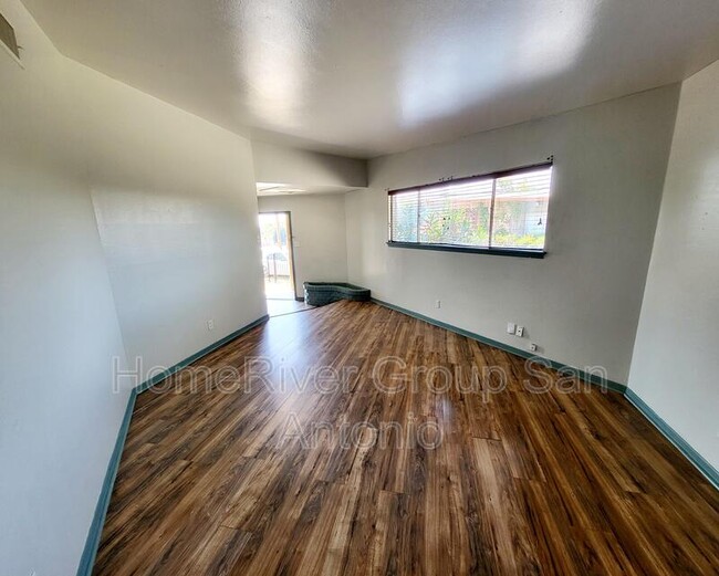 Building Photo - 103 E Skyview Dr