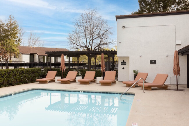 Building Photo - Mira Vista Hills