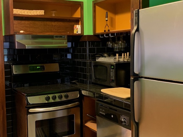 New kitchen appliances - 412 Carlisle Blvd NE
