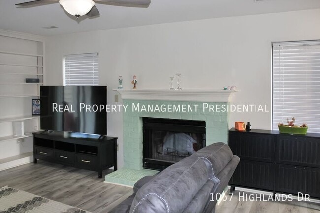 Building Photo - 1057 Highlands Dr