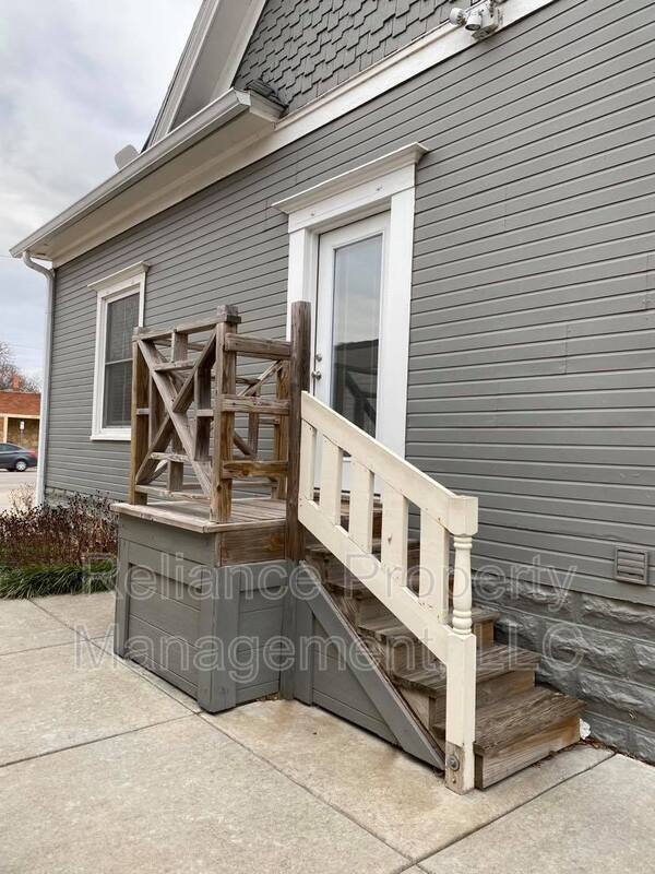 Building Photo - 2915 E Douglas Ave