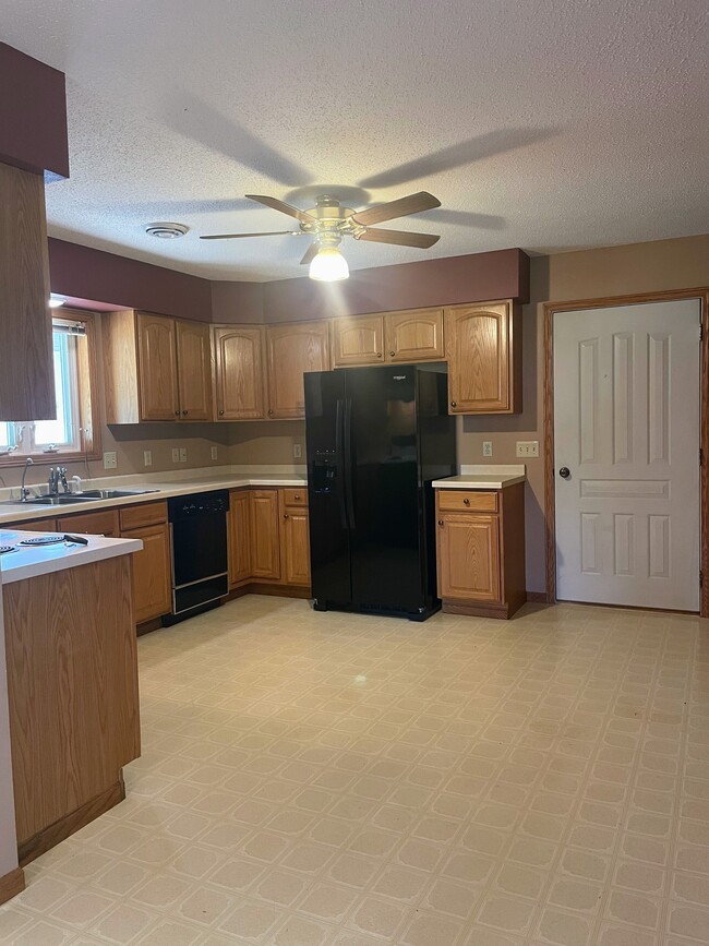 Kitchen - 7957 Bethel Rd