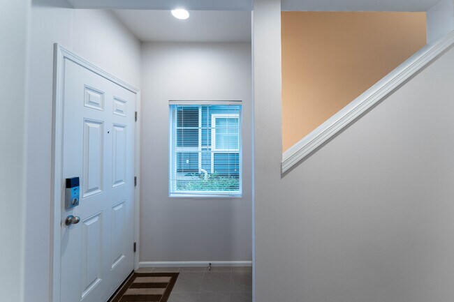 Building Photo - 3325 30th Dr