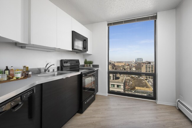 1120 N. LaSalle - Cocina del estudio - 1120 N. LaSalle